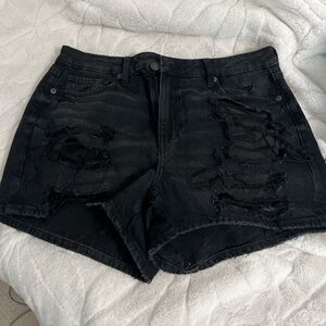 NWT never worn black American Eagle mom shorts size 10